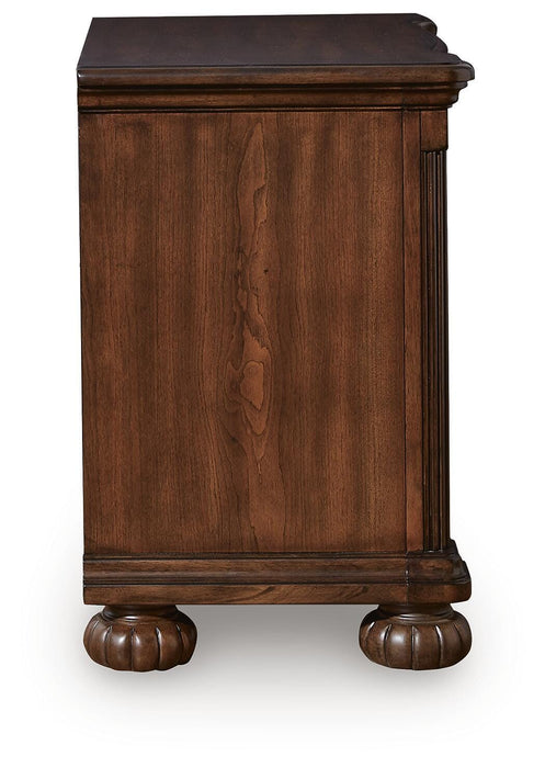 Lavinton Bedroom Set